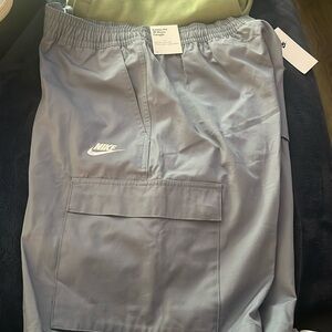 Cargo shorts nwt four pockets.